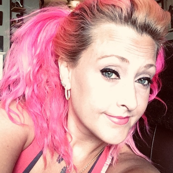 Meet this Posher, Patricia. Hair LOVE in color - Picture 4 of 4